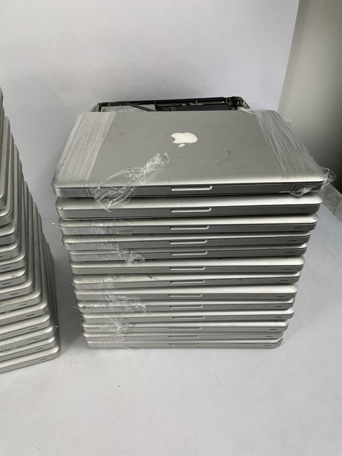 Lot of 42: Apple MacBook 13" A1278 15" A1286 for parts and repair