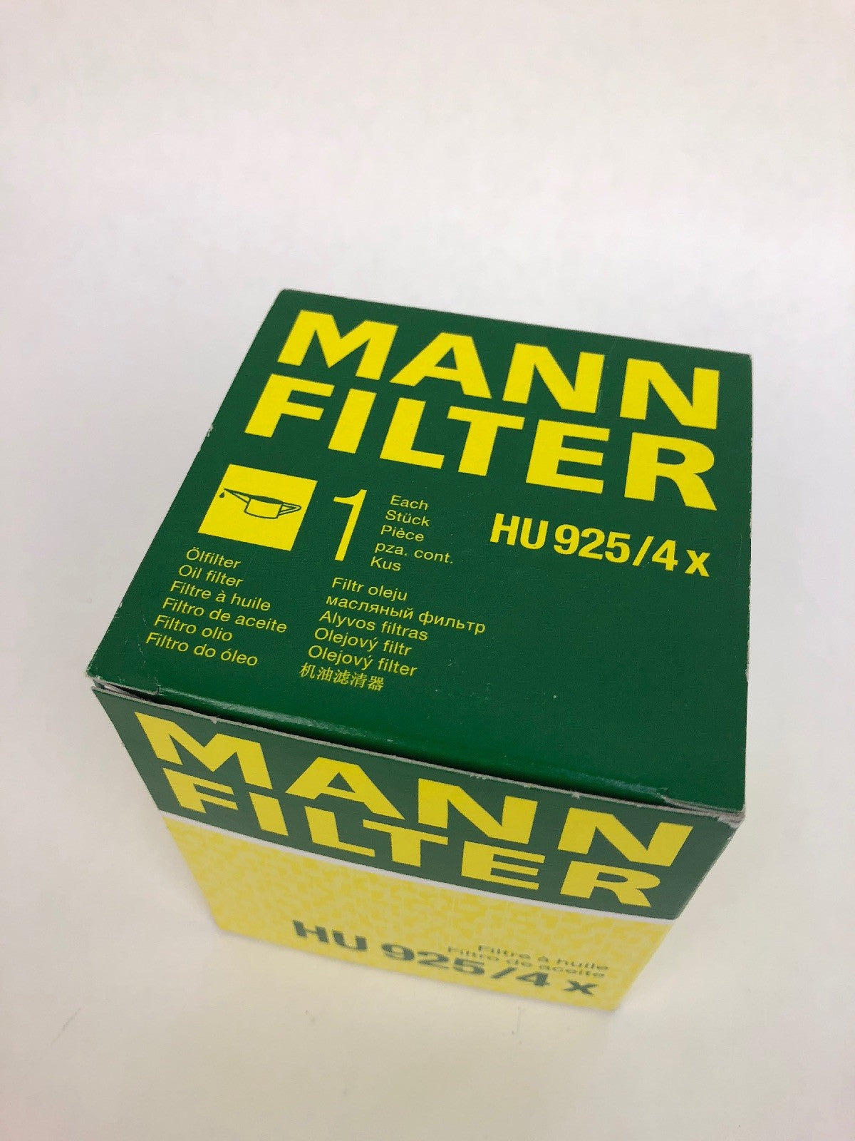 MANN HU 925/4 X OEM cartridge engine oil filter with gasket for compatible BMW vehicles and long-lasting engine protection.