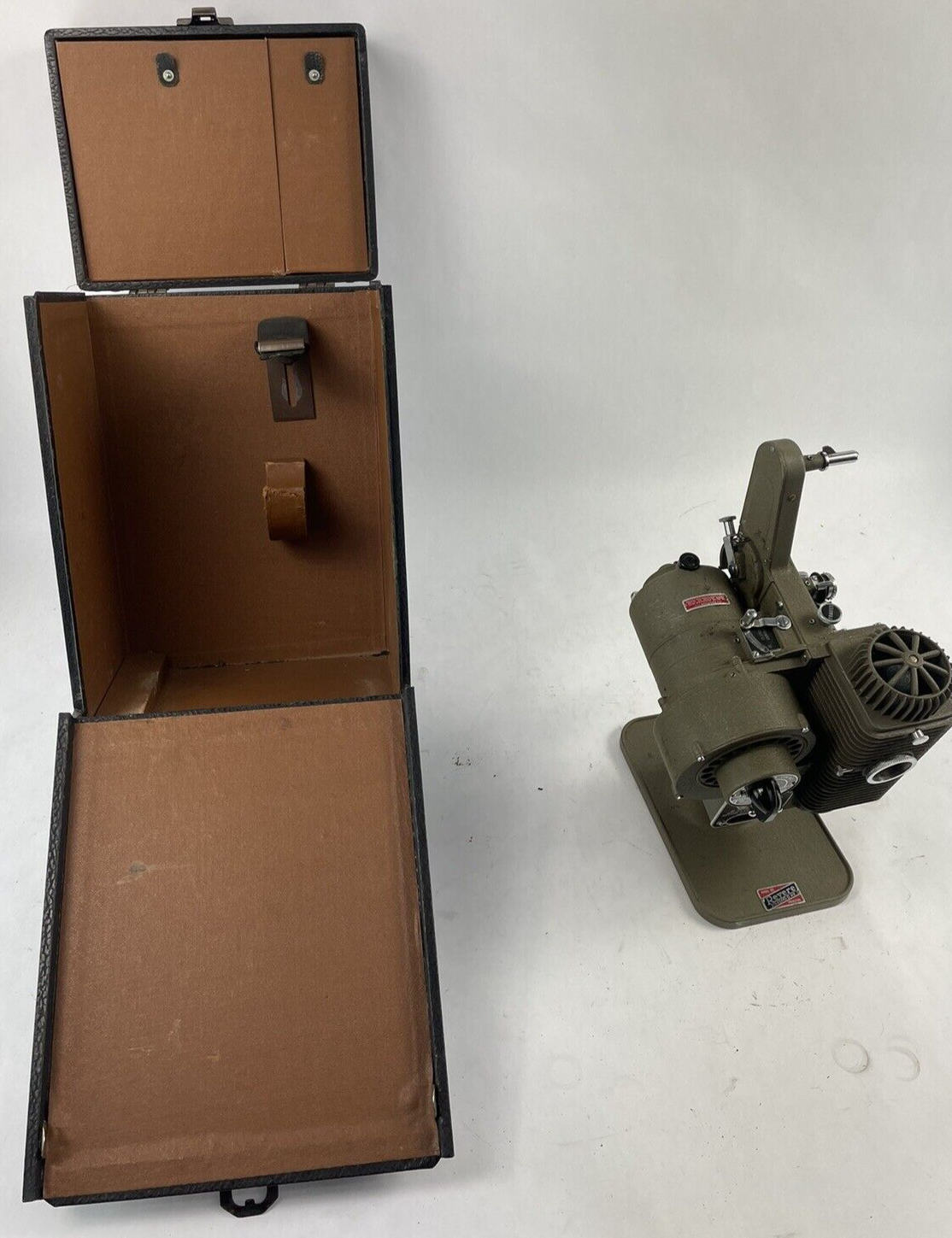 Vintage REVERE Standard 8mm Projector Model 80 Reel to Reel