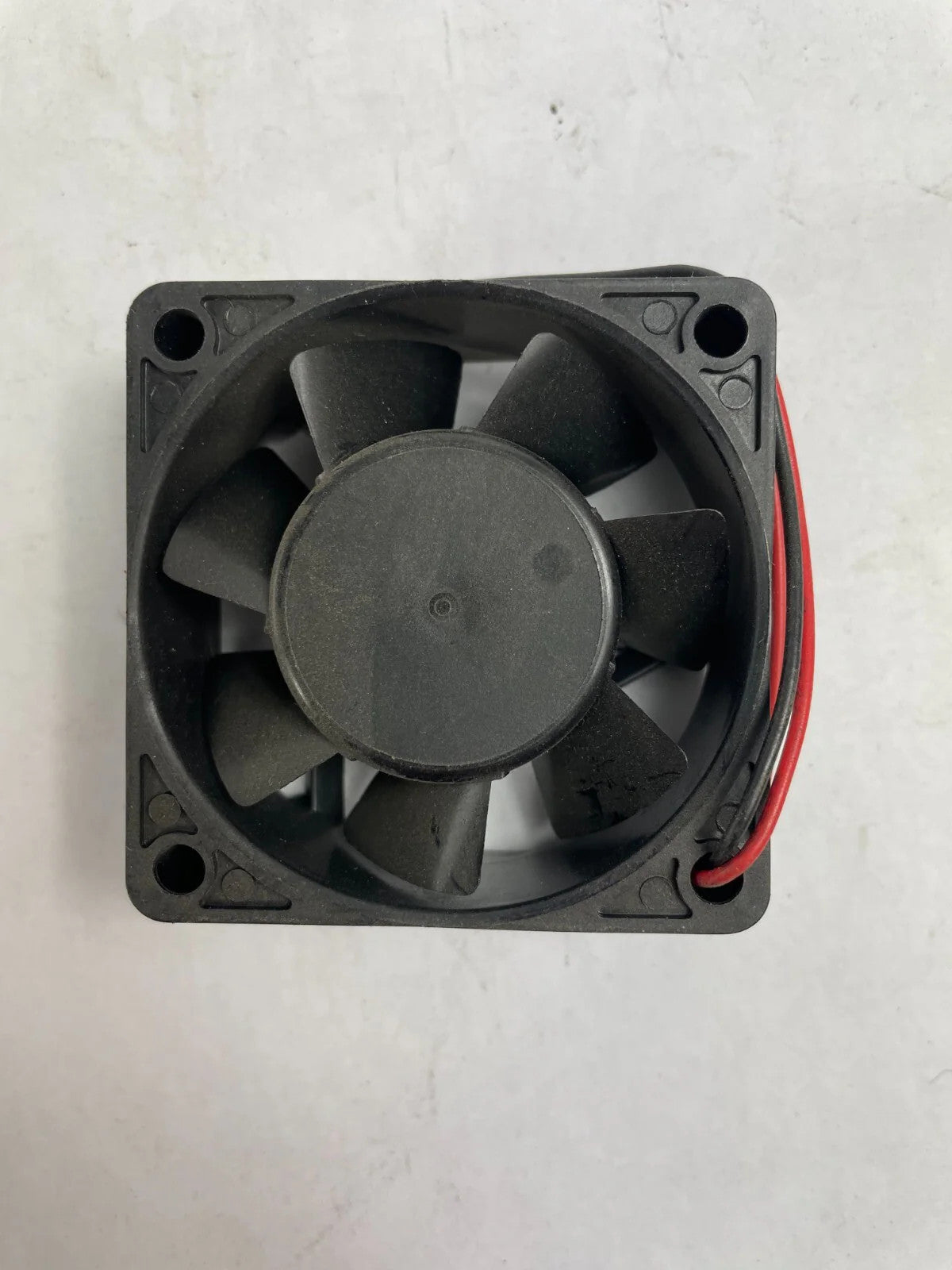 MECHATRONICS F6025L12 DC Brushless DC 12/V 2 - Wire CPU Cooling Fan