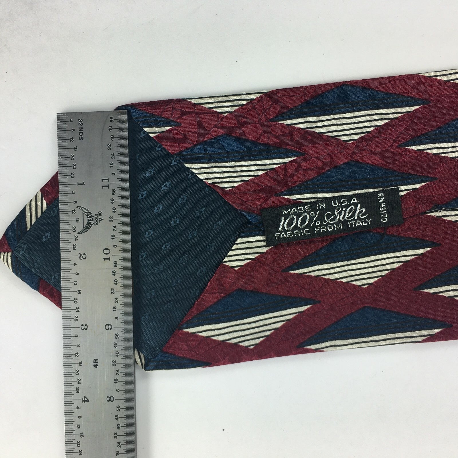 Genuine Geoffrey Beene Silk Handmade Stylish Formal/Casual Tie Multi Coloured