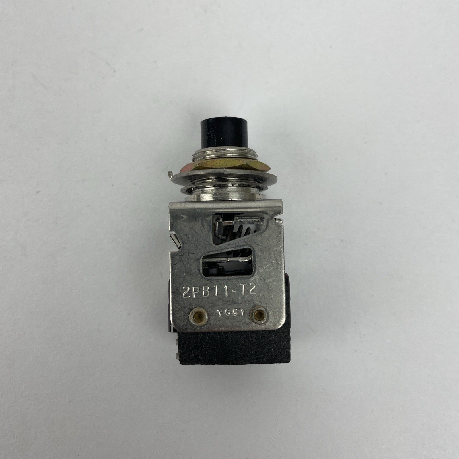 2PB11-T2 Honeywell Pushbutton Switches Momentary DPDT 5A 250VAC 30VDC NOS