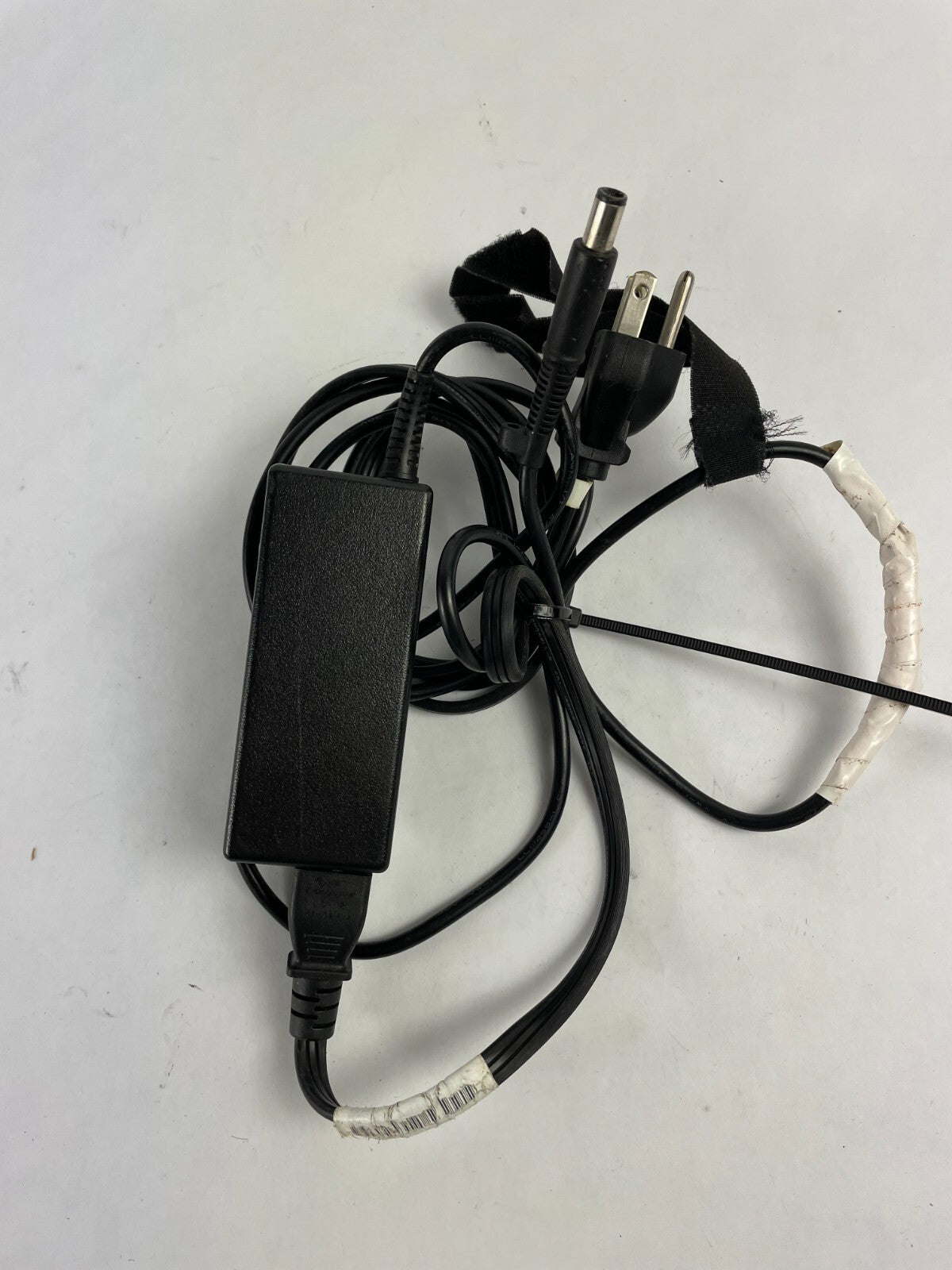 Genuine Hp 608425-003 Ac Adapter Output 18.5 V 3.5 A Power Supply Adapter A74