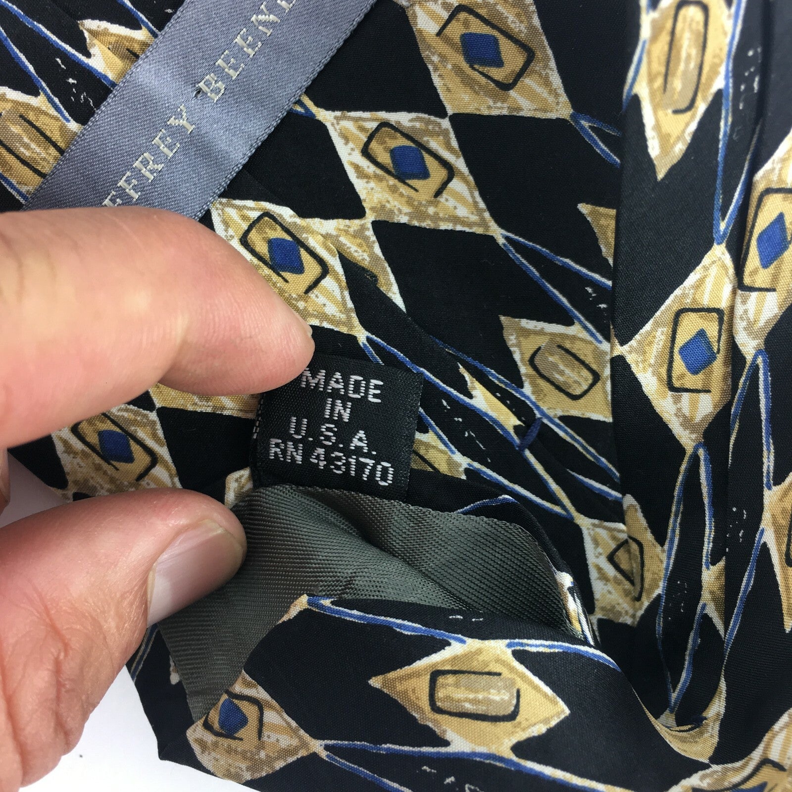 Genuine Geoffrey Beene Silk Handmade Stylish Formal/Casual Tie Multi Coloured
