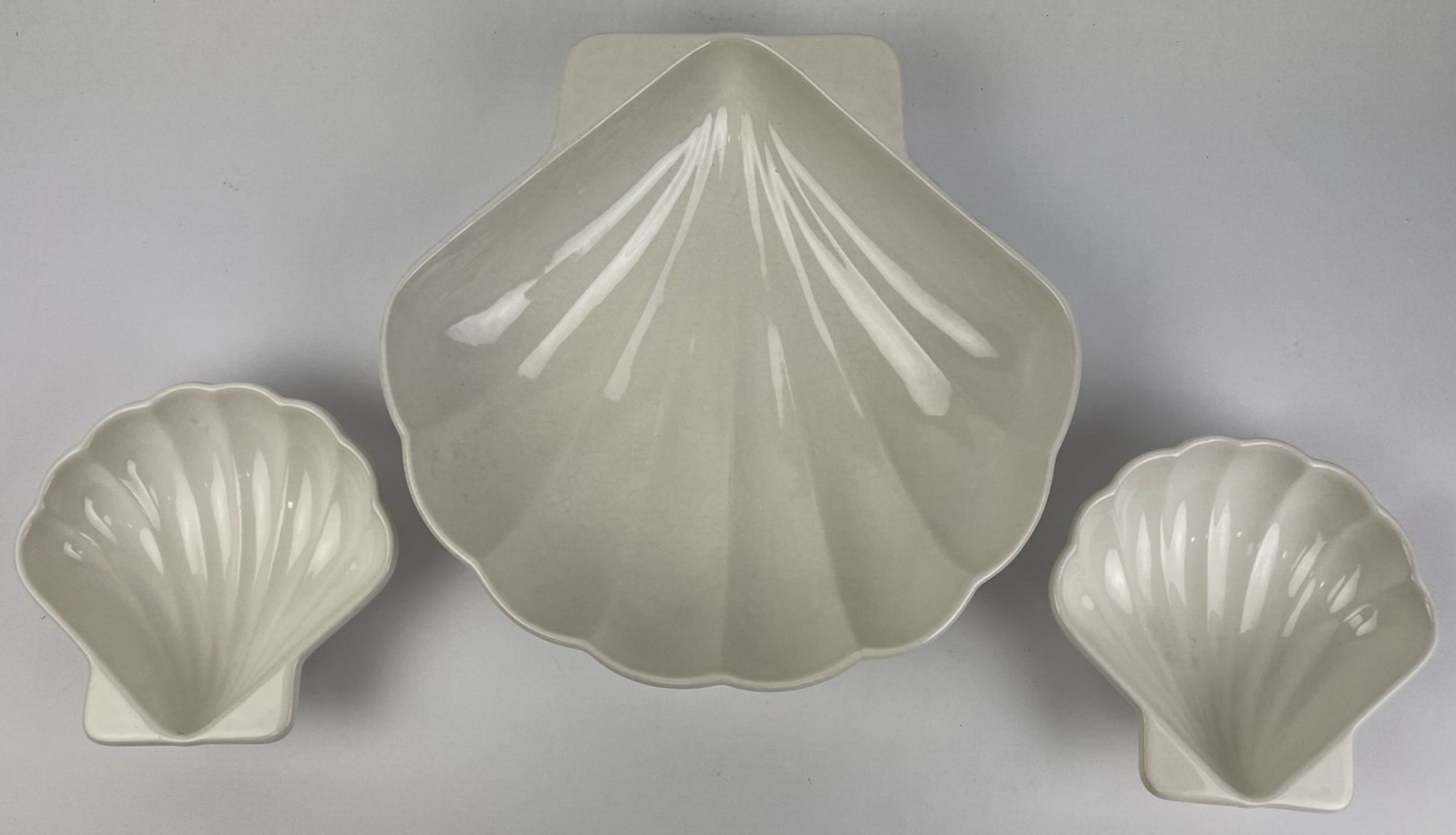 Pfaltzgraff Yorktowne #243 Large SHELL SERVER Food Bowl w 2 x #242 Shell Bowls