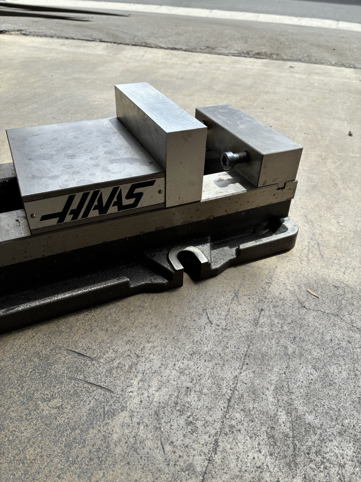 Haas HMV-6F-08 6" CNC Milling Machine Vise 8" Opening P/N 05-0002 Fixed Jaw