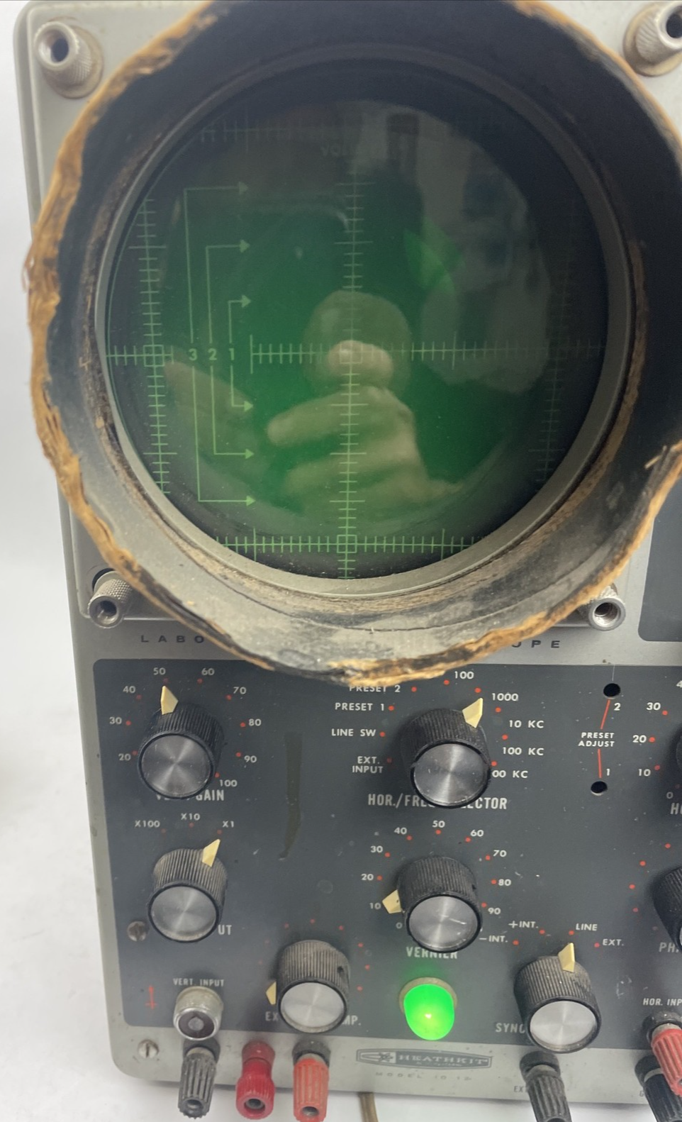 Vintage Heathkit Laboratory Oscilloscope Model 10-12 Vacuum Tube Powers On LOOK