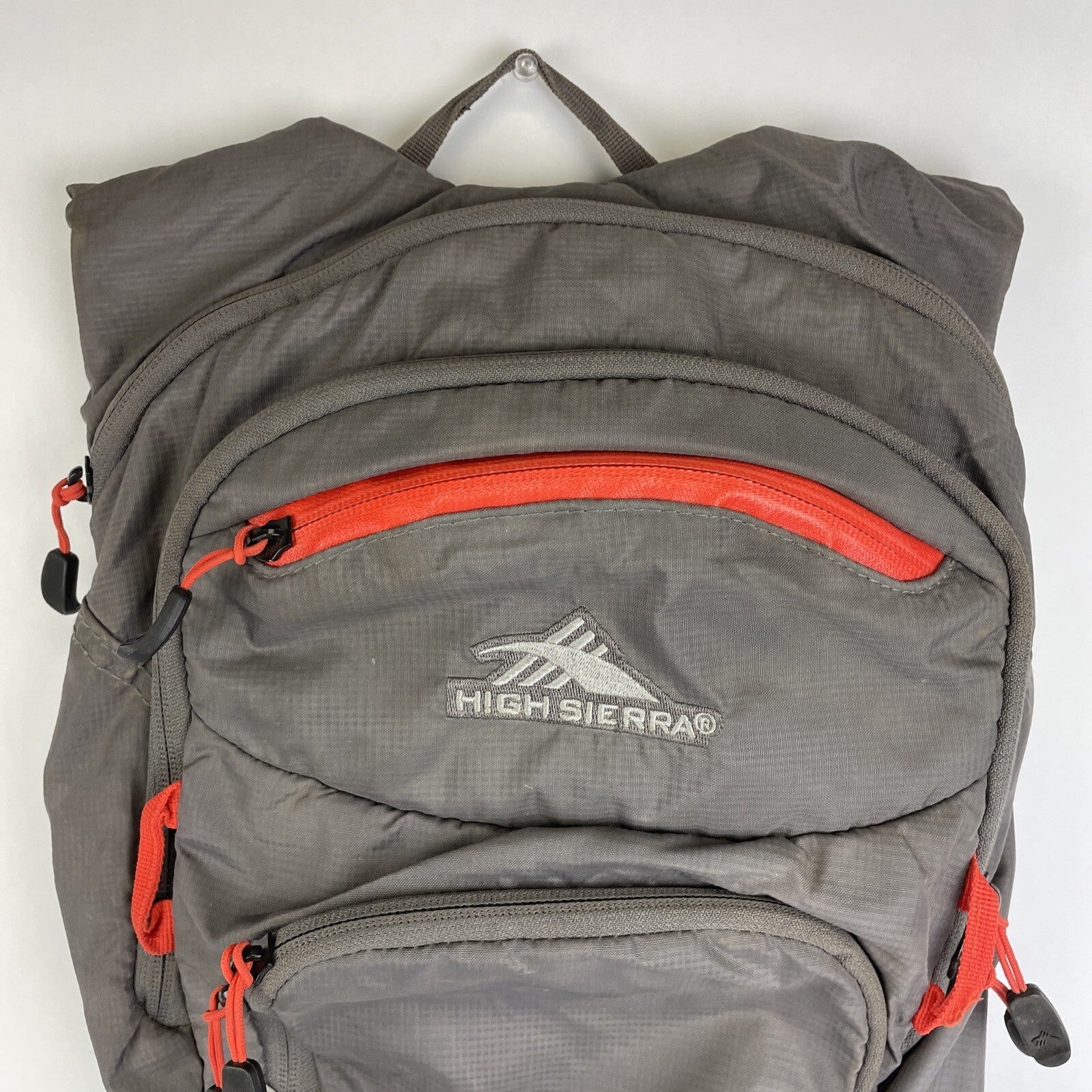 High Sierra Hydration Backpack Gray Visalia 9 Adjustable Straps Mesh Back Hiking