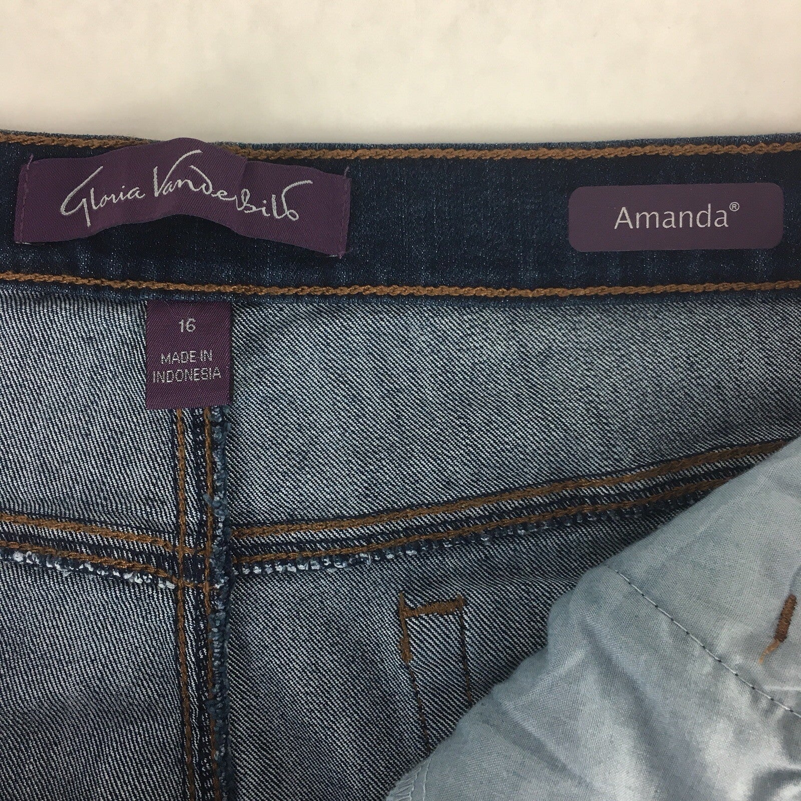 Gloria Vanderbilt Amanda Original Slimming jeans Size 16 average