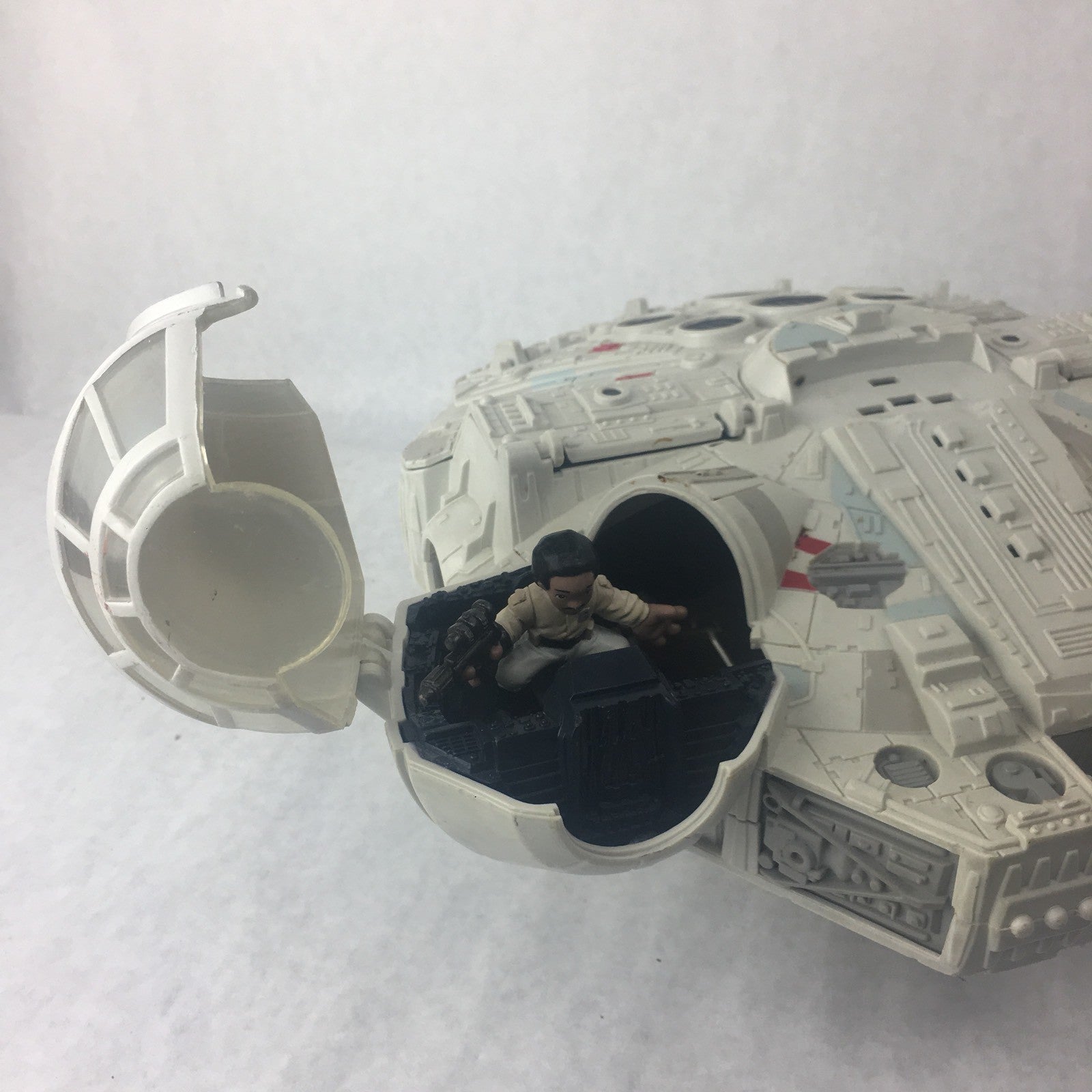 STAR WARS MILLENIUM FALCON SPACESHIP 2001 Hasbro C-060A