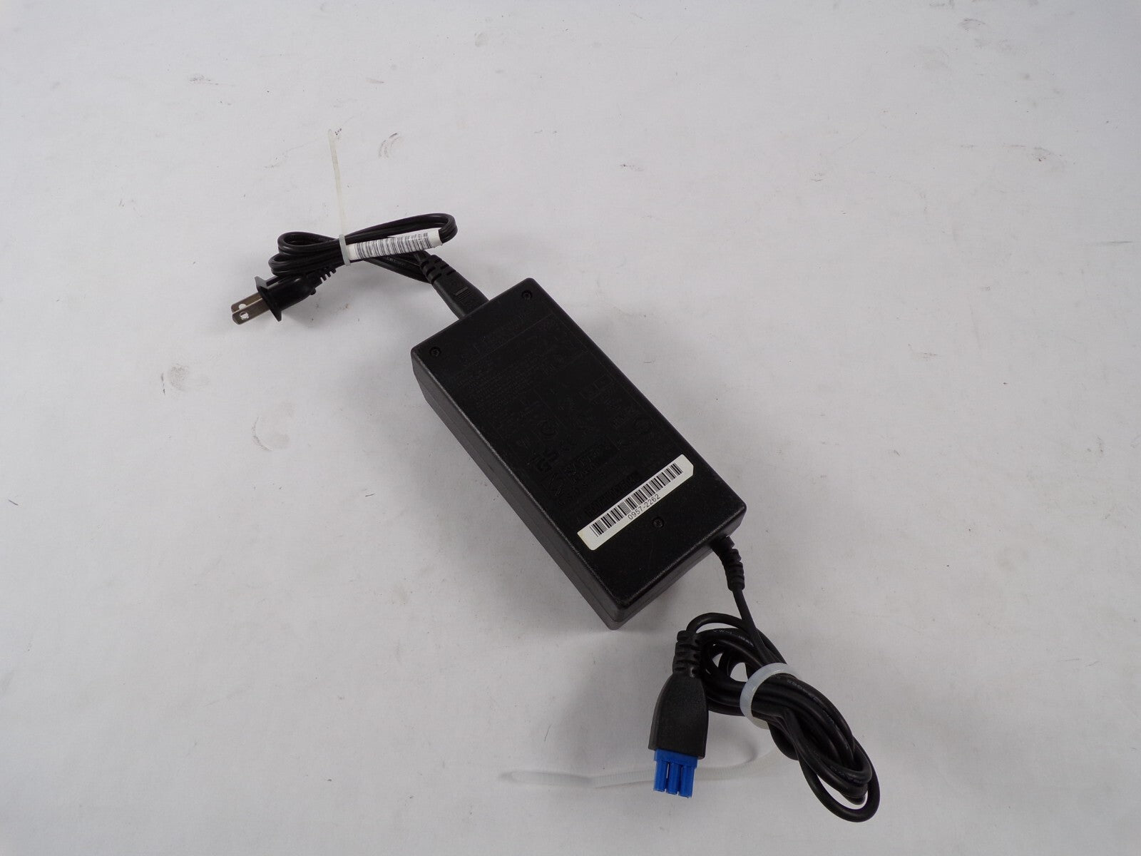 Geniue AC Adapter H006HV0CU604L Output 19 V 1.58 A Power Supply Adapter A85