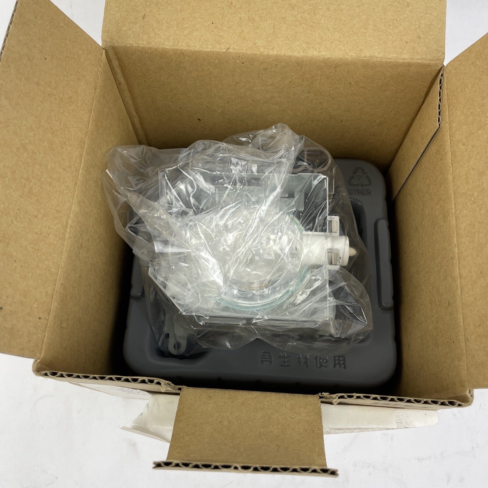 NEW Sharp BQC-XGE690U/1 Projector Replacement Lamp Genuine 006626 0149 LCD