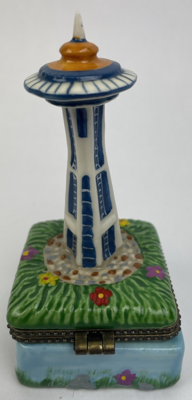 Seattle Space Needle 3D City Scene Porcelain Hinged Trinket Box w Ferry Trinket
