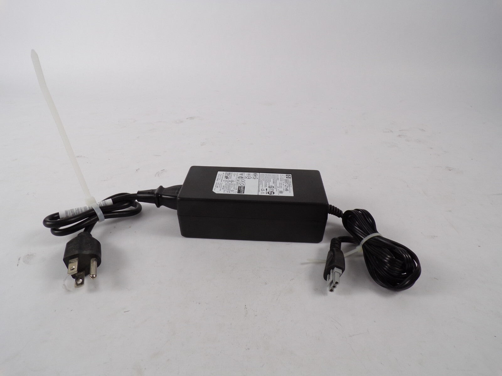 Geniue AC Adapter 0957-2146 Output 16 V 625mA Power Supply Adapter A85