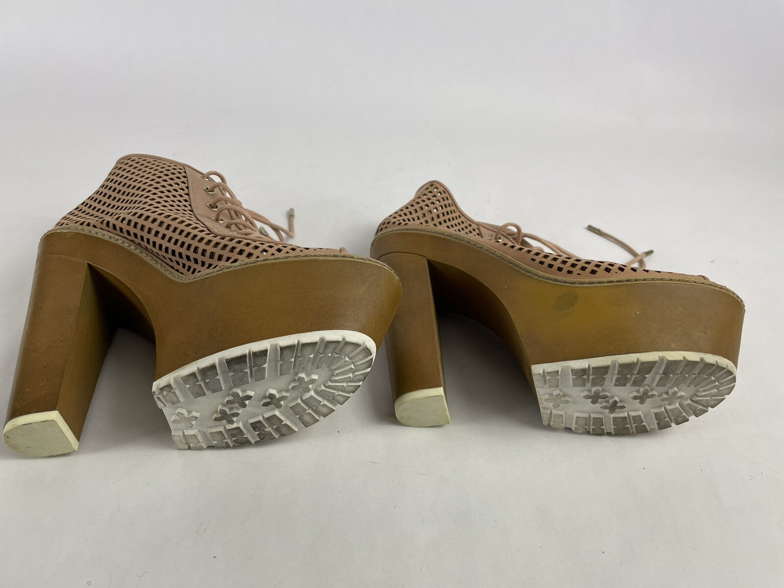 Women's Size 7.5 Dollhouse Brand 6" Heel Cream Platform Shoes Good Condition
