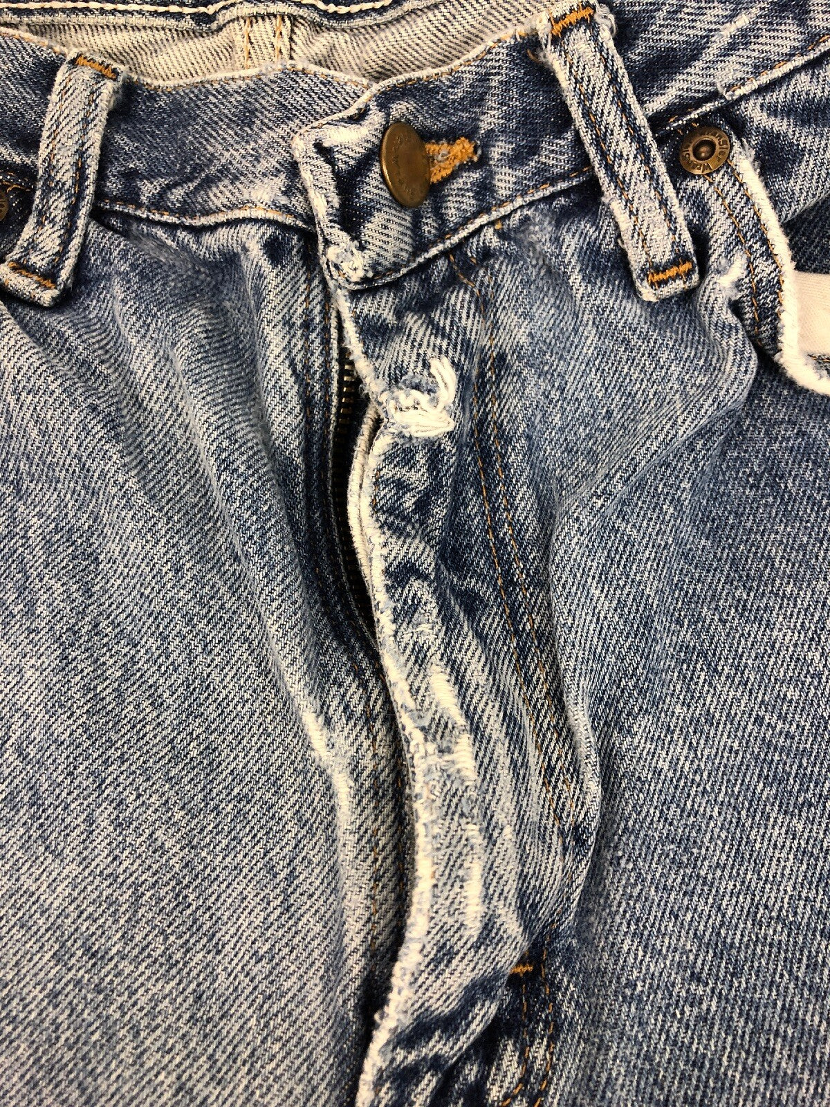 Thrashed Wrangler Jeans Ultra Worn Shredded Grunge Destroyed 32 x 31 Actual WEAR