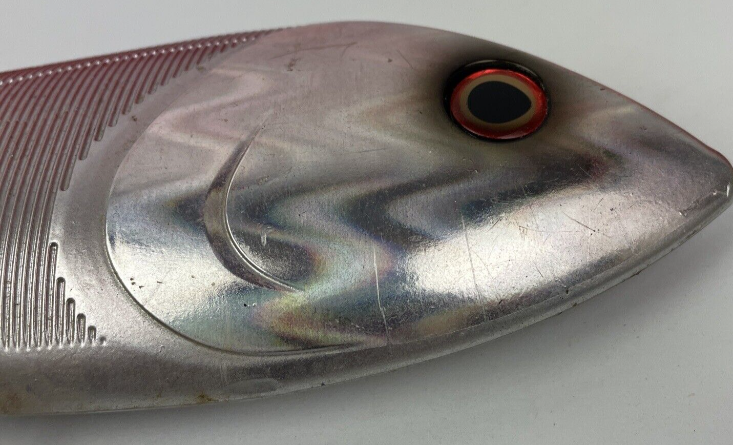 Yo-Zuri S Marau 8-inch silver and red saltwater trolling fishing lure.