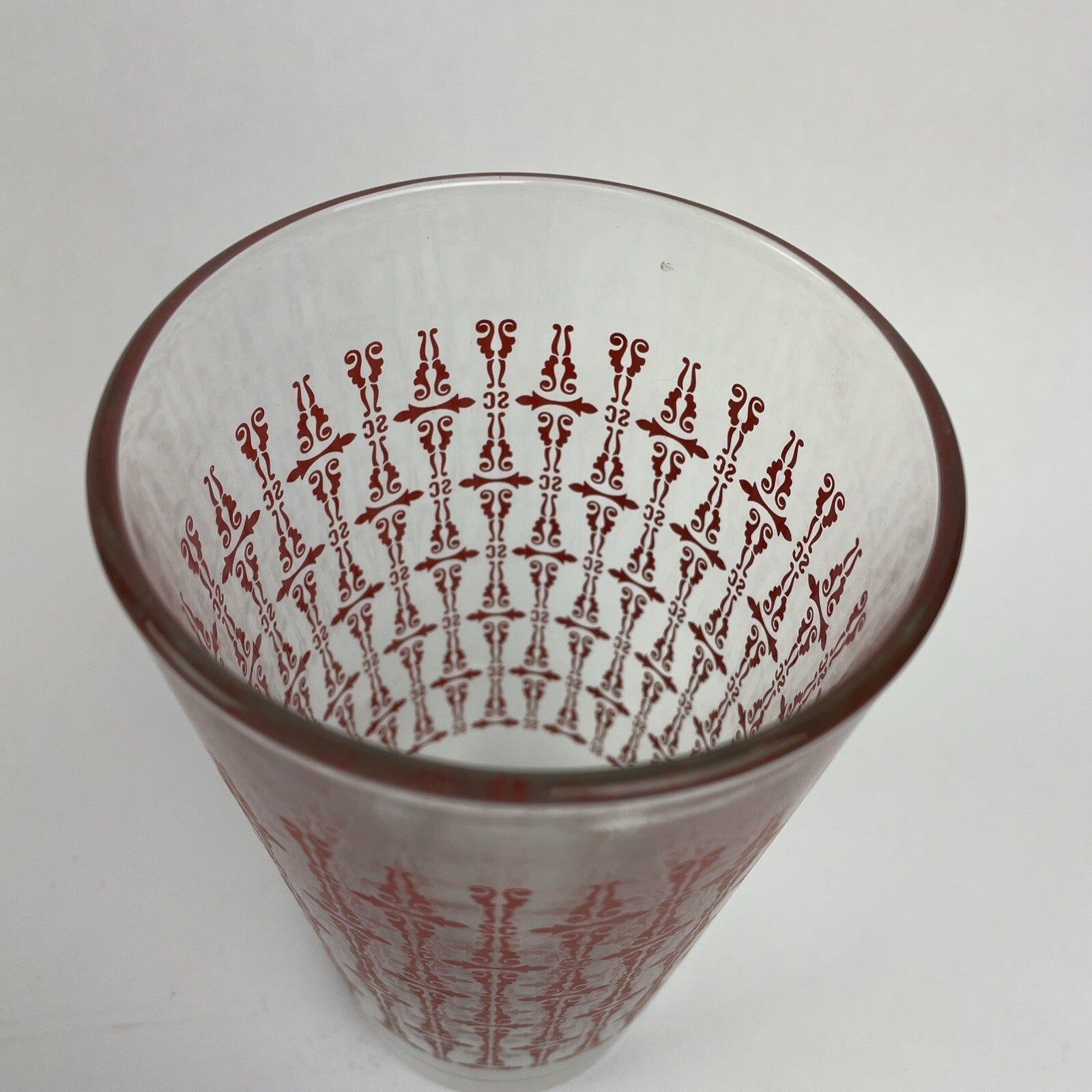 Vintage Southern Comfort 16 oz clear pint glass with branded logo.