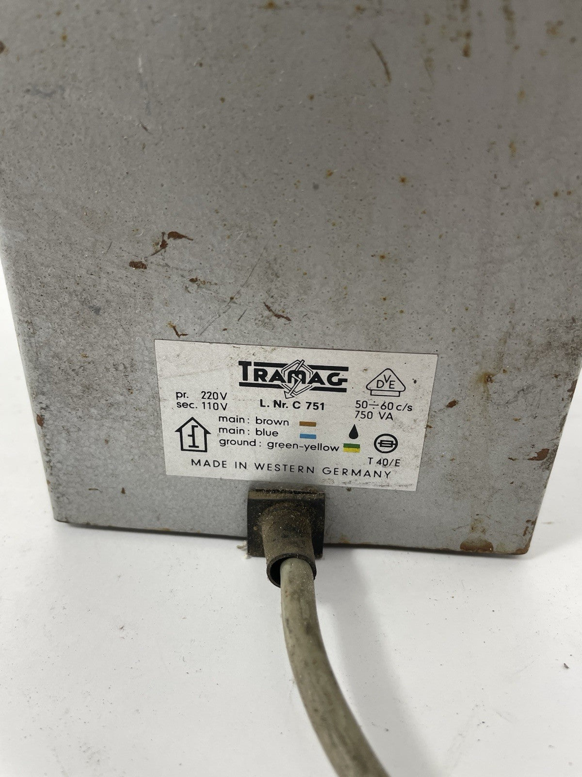 Tramag C751 50-60 Hz Autotransformer 750VA 220V to 110V Transformer