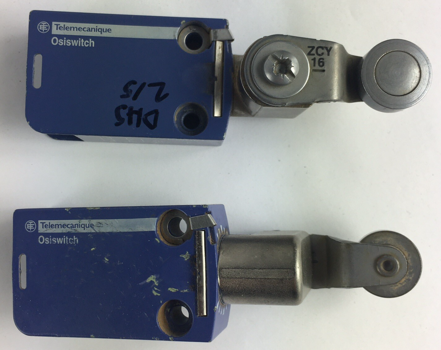 Telemecanique OsiSwitch Limit Switch Body ZCMD61 with Head ZCY16 - set of 2