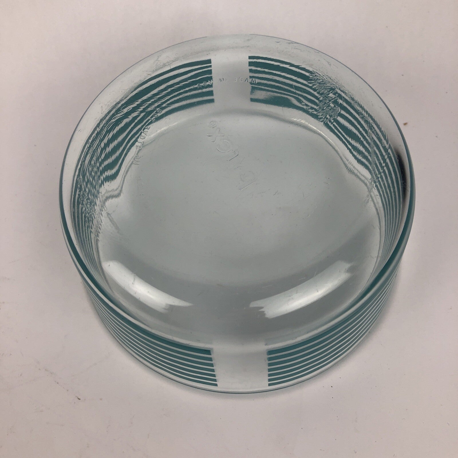 Pyrex 7201 one quart clear glass mixing bowl made in USA.