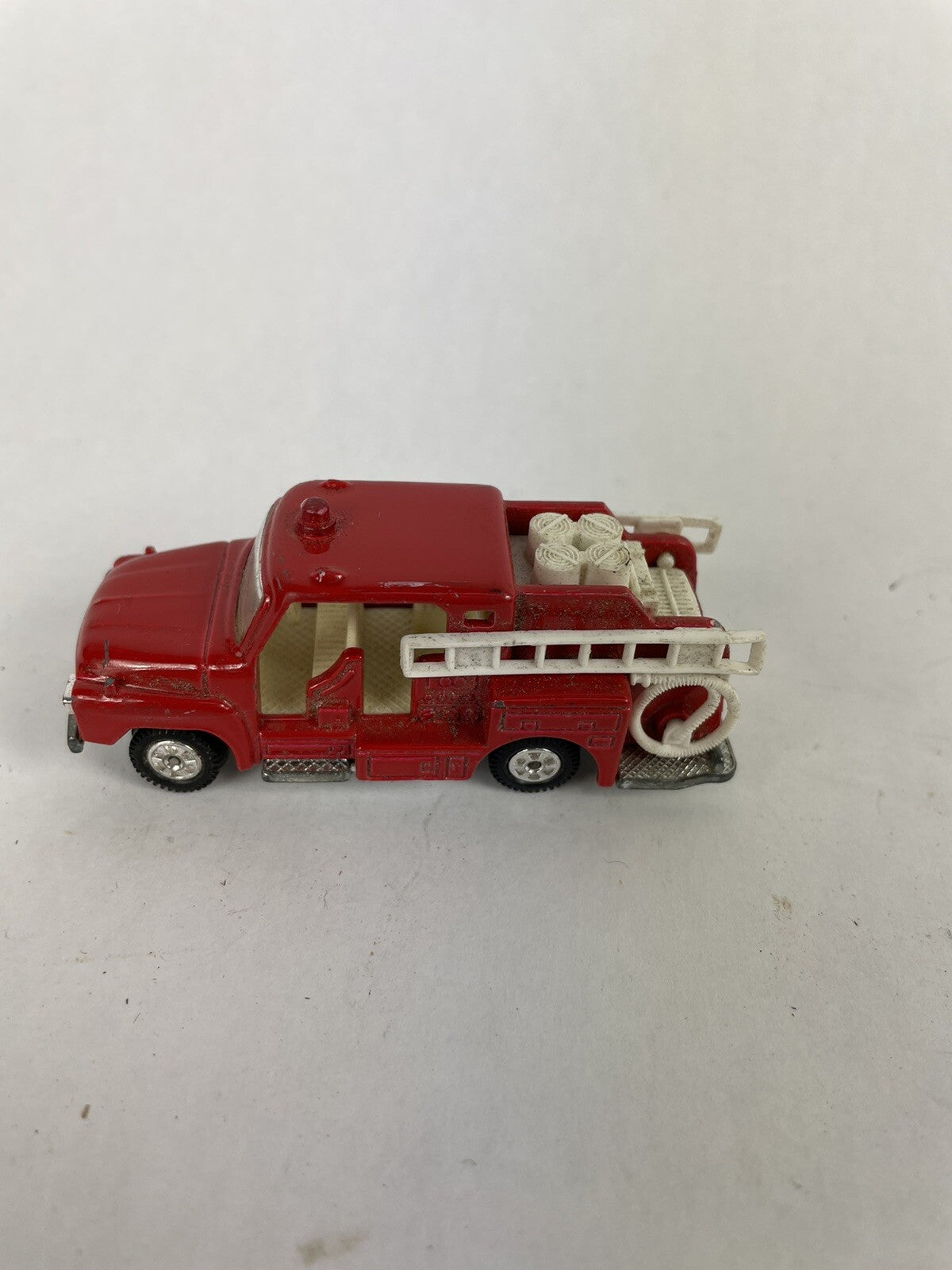 1975 Isuzu Pump Fire Engine No. 68 minicar 1/81 Tomica made in Japan TOMY