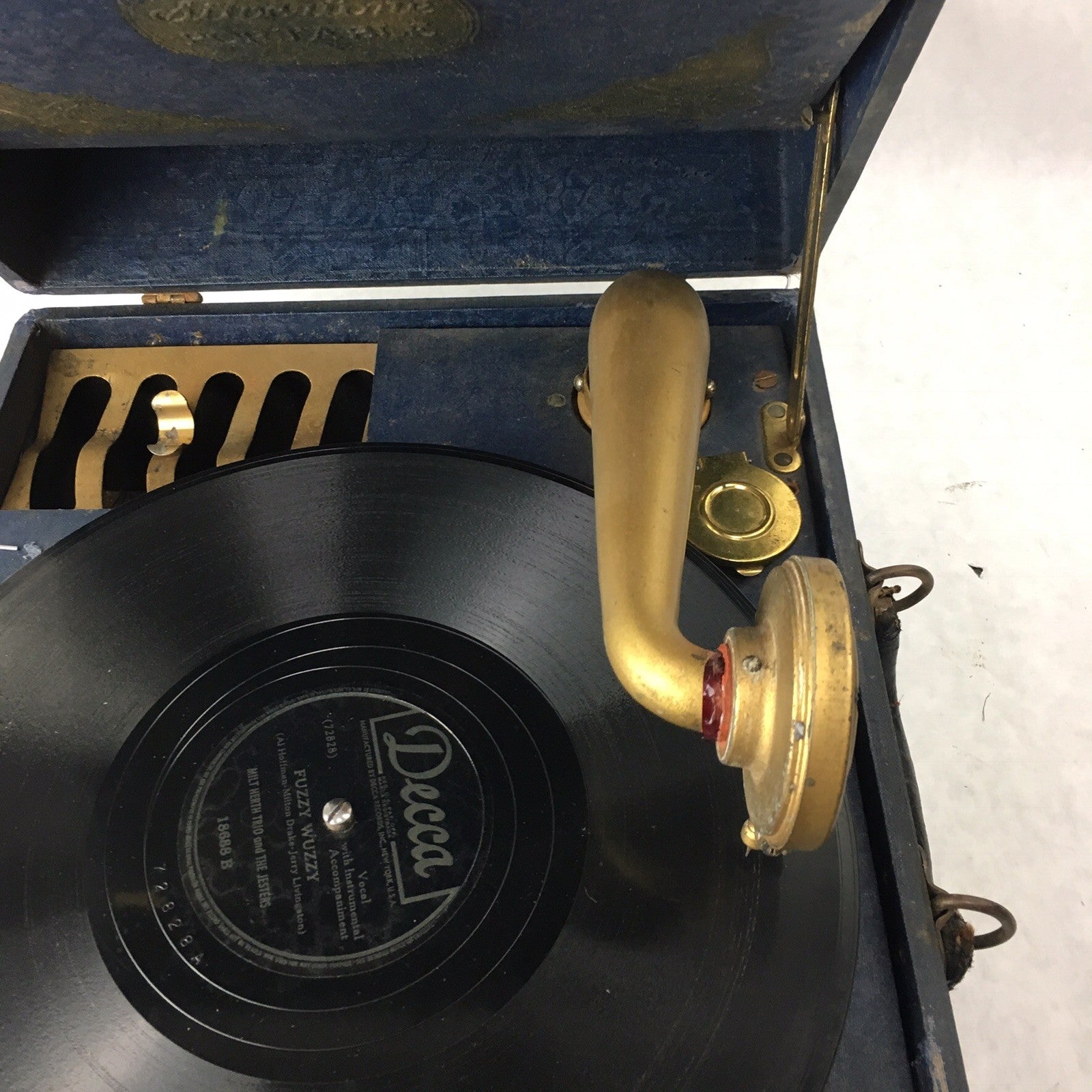 Antique SILVERTONE PORTABLE GRAMMOPHONE PHONOGRAPH