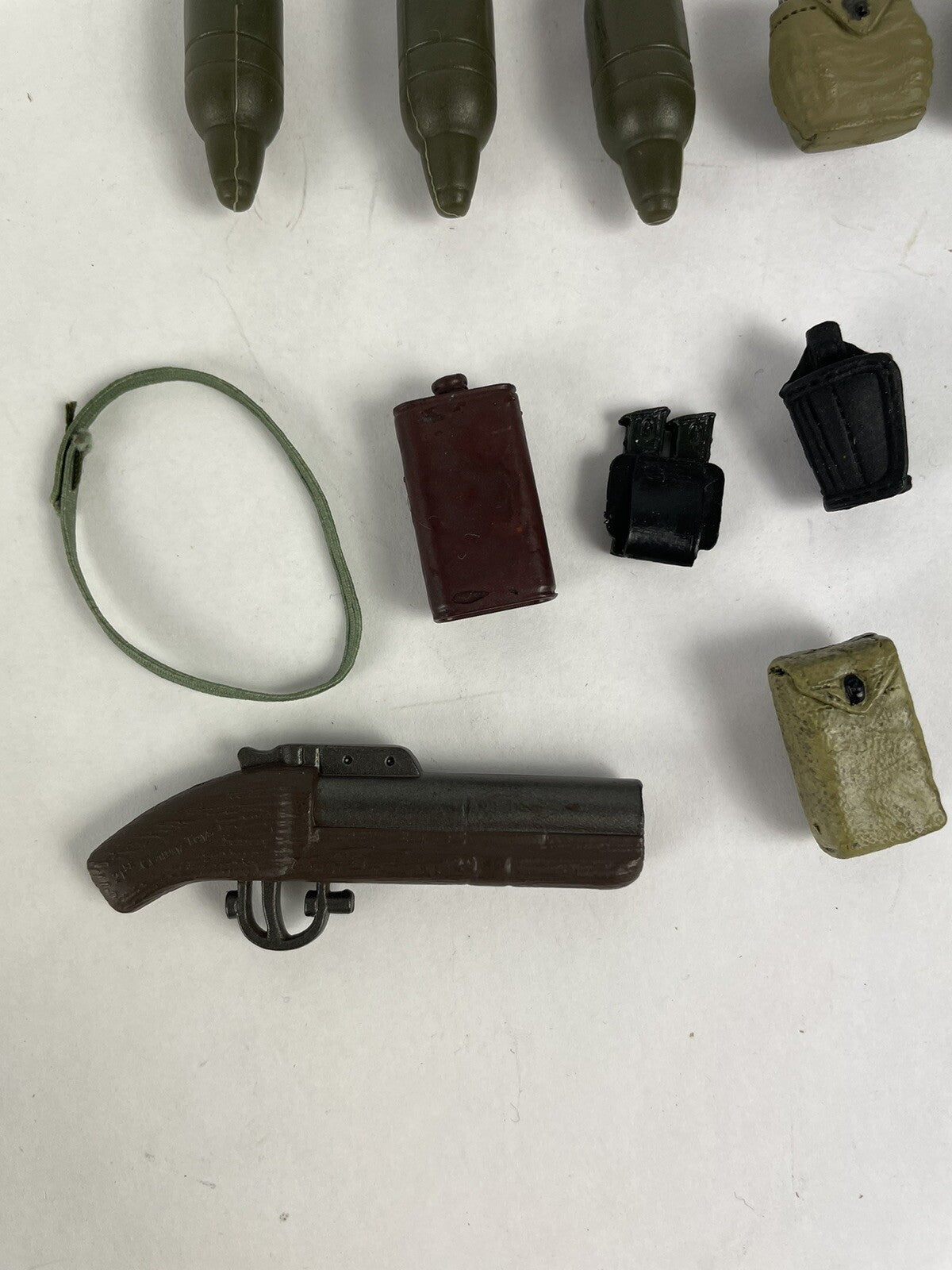 LOT OF 14 VTG 90s GI Joe Machette bombs gun pouch fins For 1/6 Scale 12" Figures