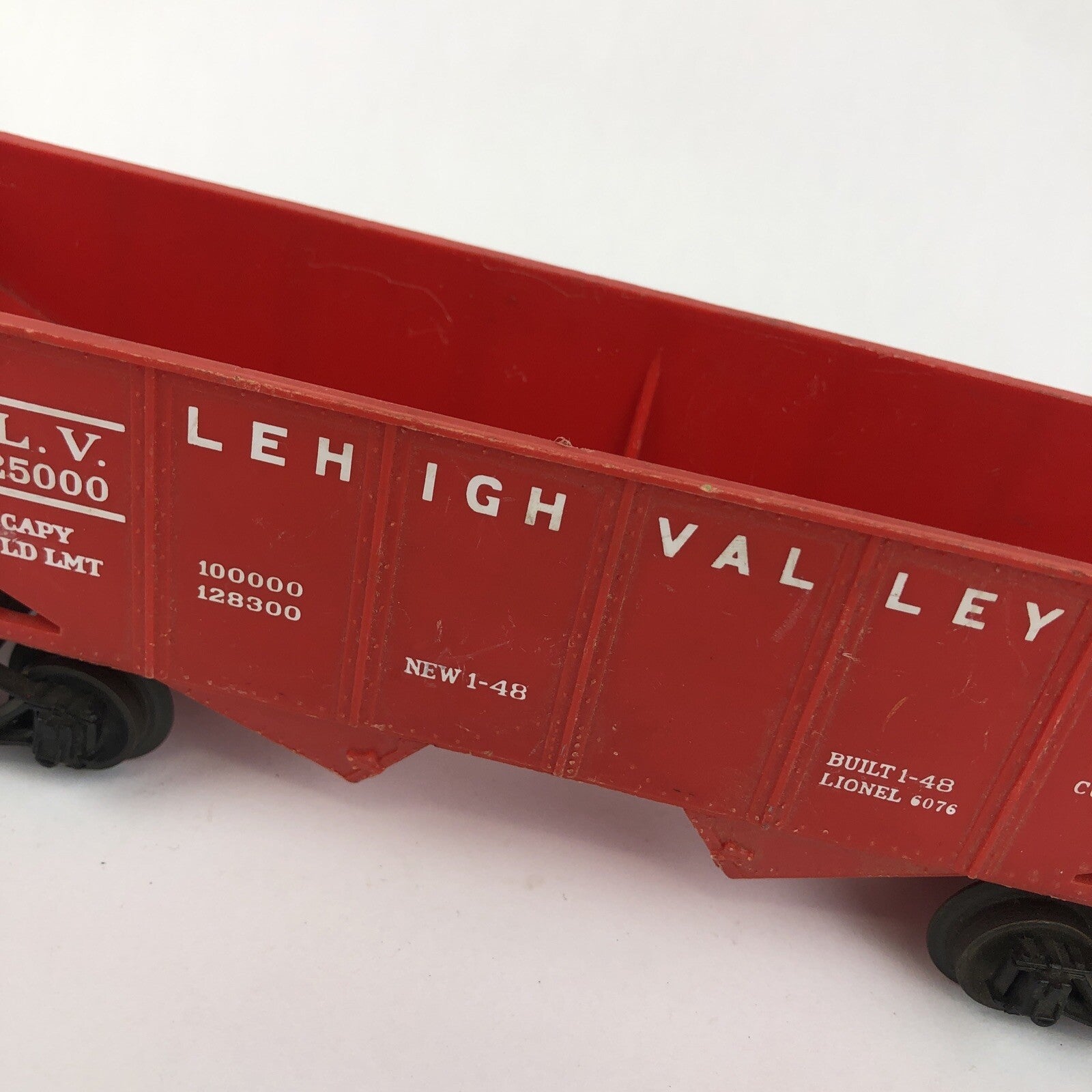 Lionel Corporation New York 6076 Red Lehigh Valley Hopper - USA Made