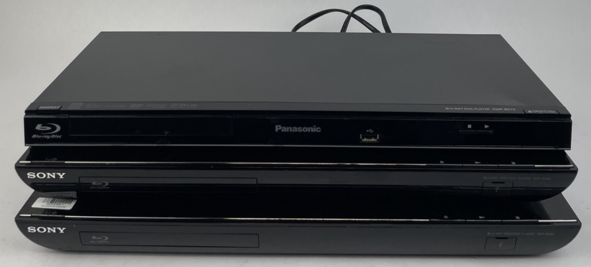 Lot of 3 x Blu-Ray DVD Player - 1 x Panasonic BDP-BD75 - 2 x Sony BDP-S570