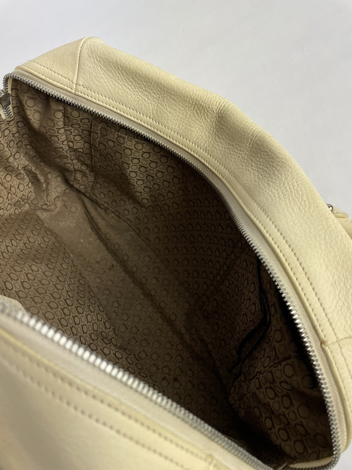 Authentic Salvatore Ferragamo DY-21 6880 Gancini Handbag leather