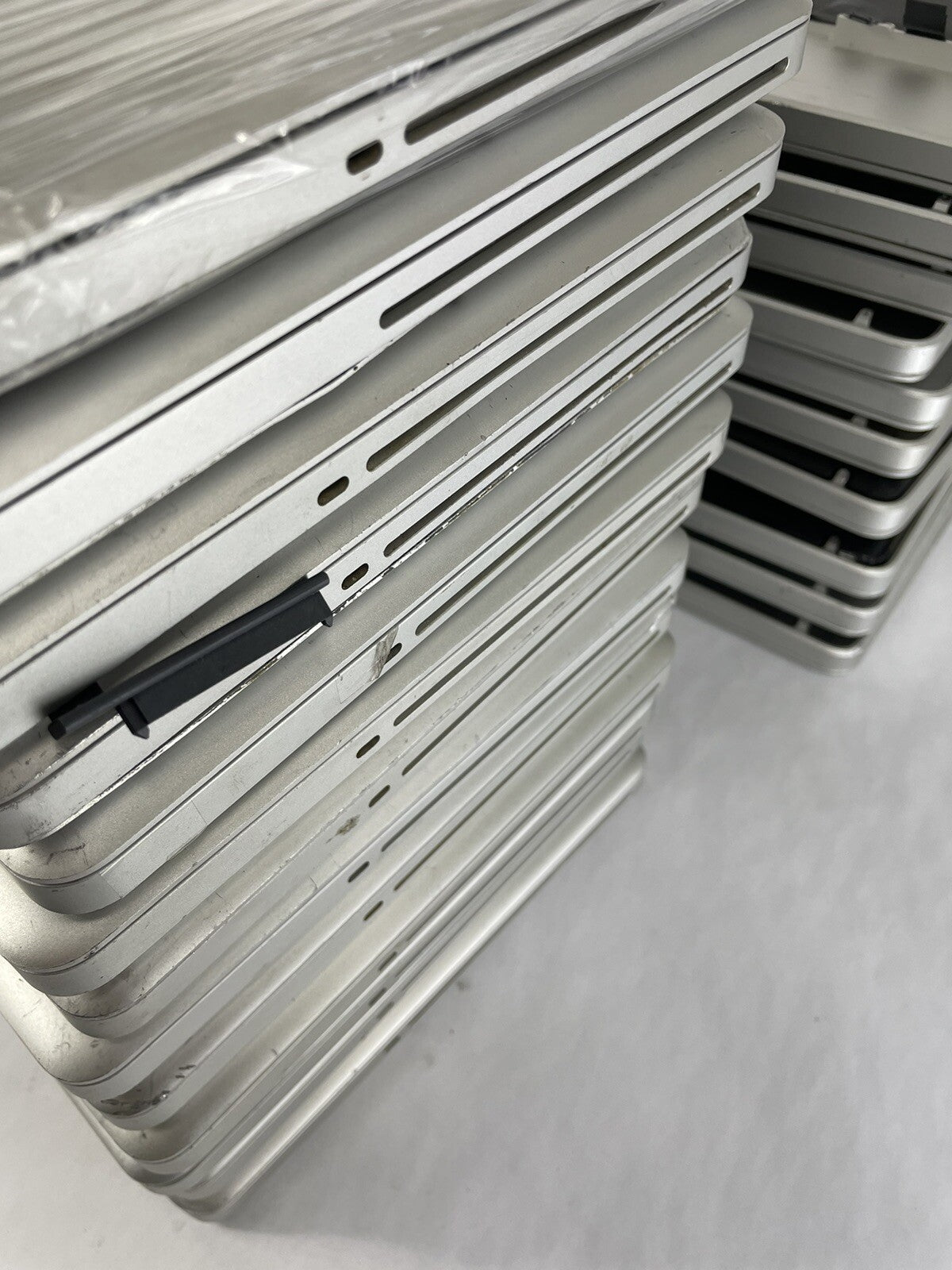 Lot of 42: Apple MacBook 13" A1278 15" A1286 for parts and repair