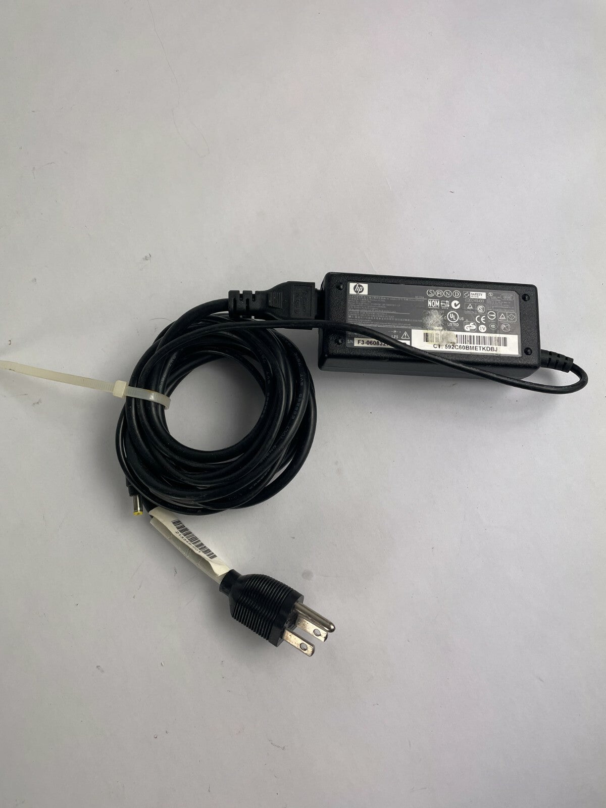 Genuine HP 380467-003 65W Ac Adapter 1.7 A Power Supply Adapter A95