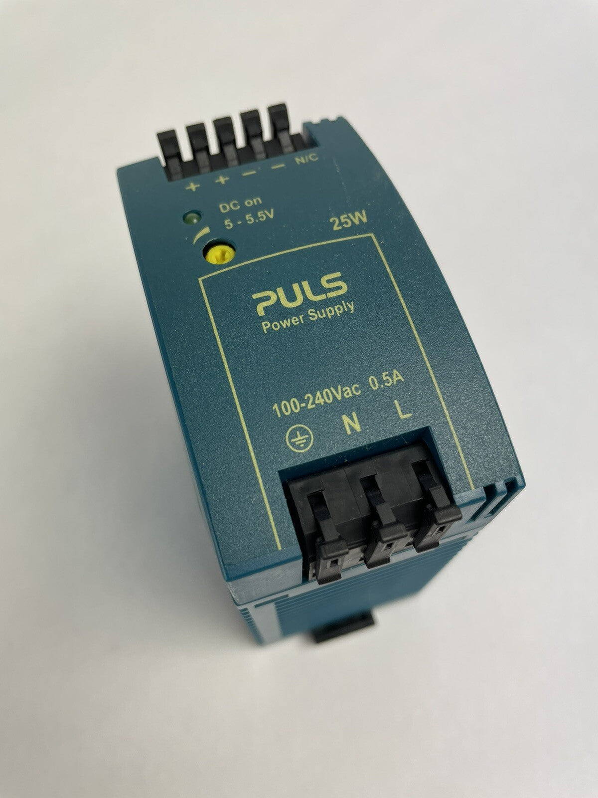 PULS ML30.101 POWER SUPPLY 25 WATT 100-240VAC INPUT 5-5.5VDC OUTPUT NNB