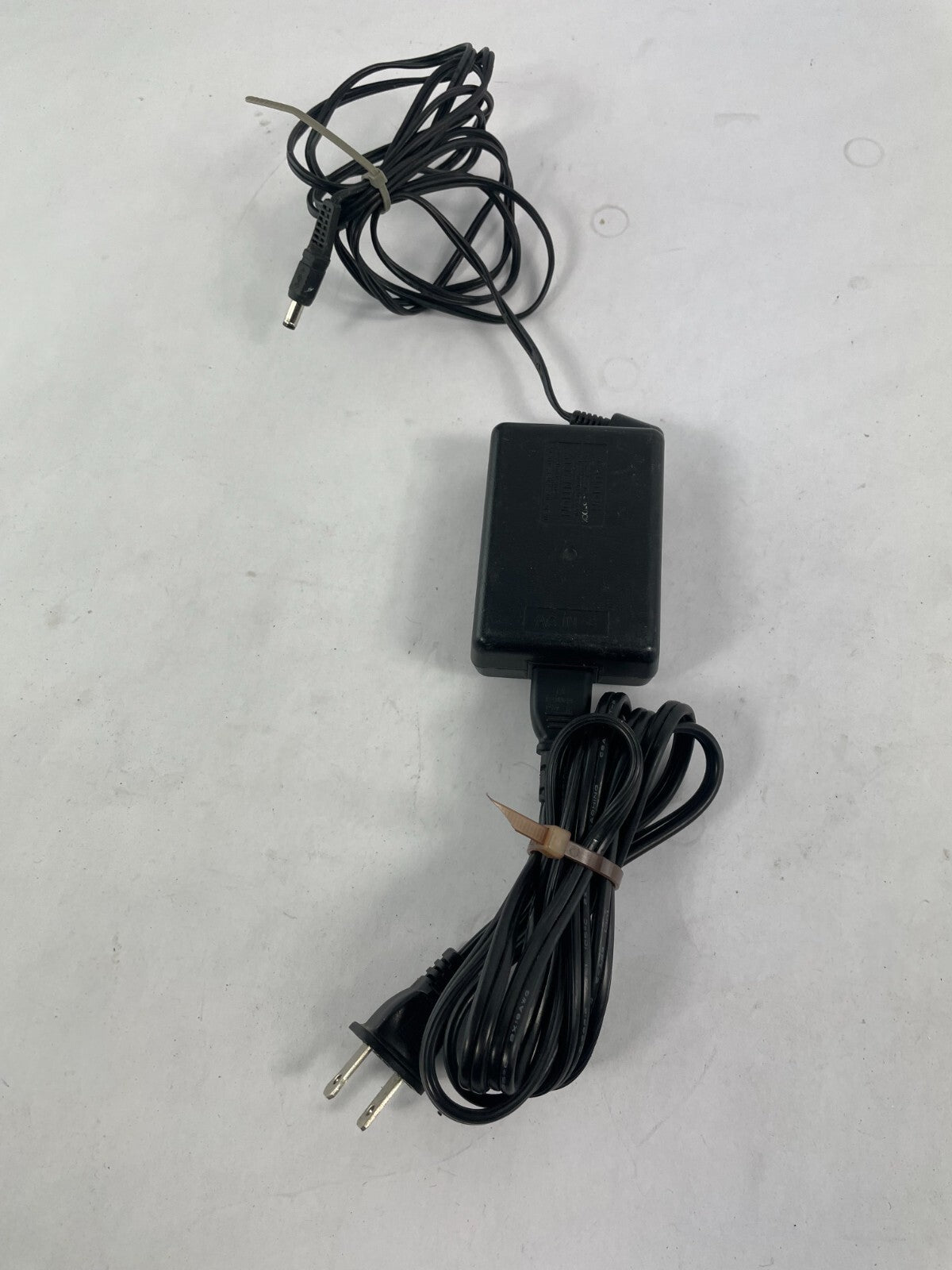 Geniune Panasonic DE-891AA Output 9 V 1.40 A Power Supply Adapter B01
