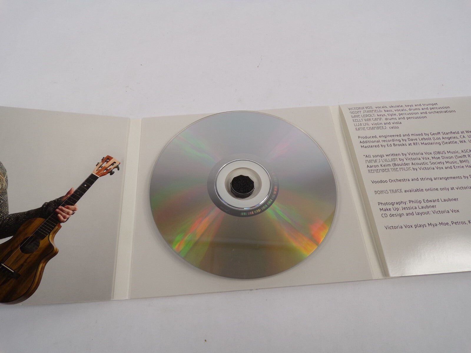 Key Victoria Von Daffodil Sweetest Melodies Let It Go Out The Back Door CD#28