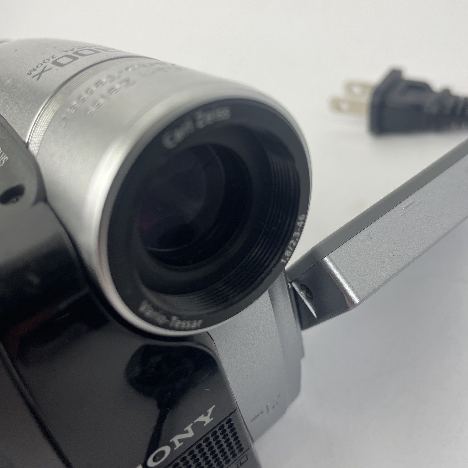 Sony DCR-HC28E MiniDV Digital Video Camera Handycam For Parts Or Repair Charger
