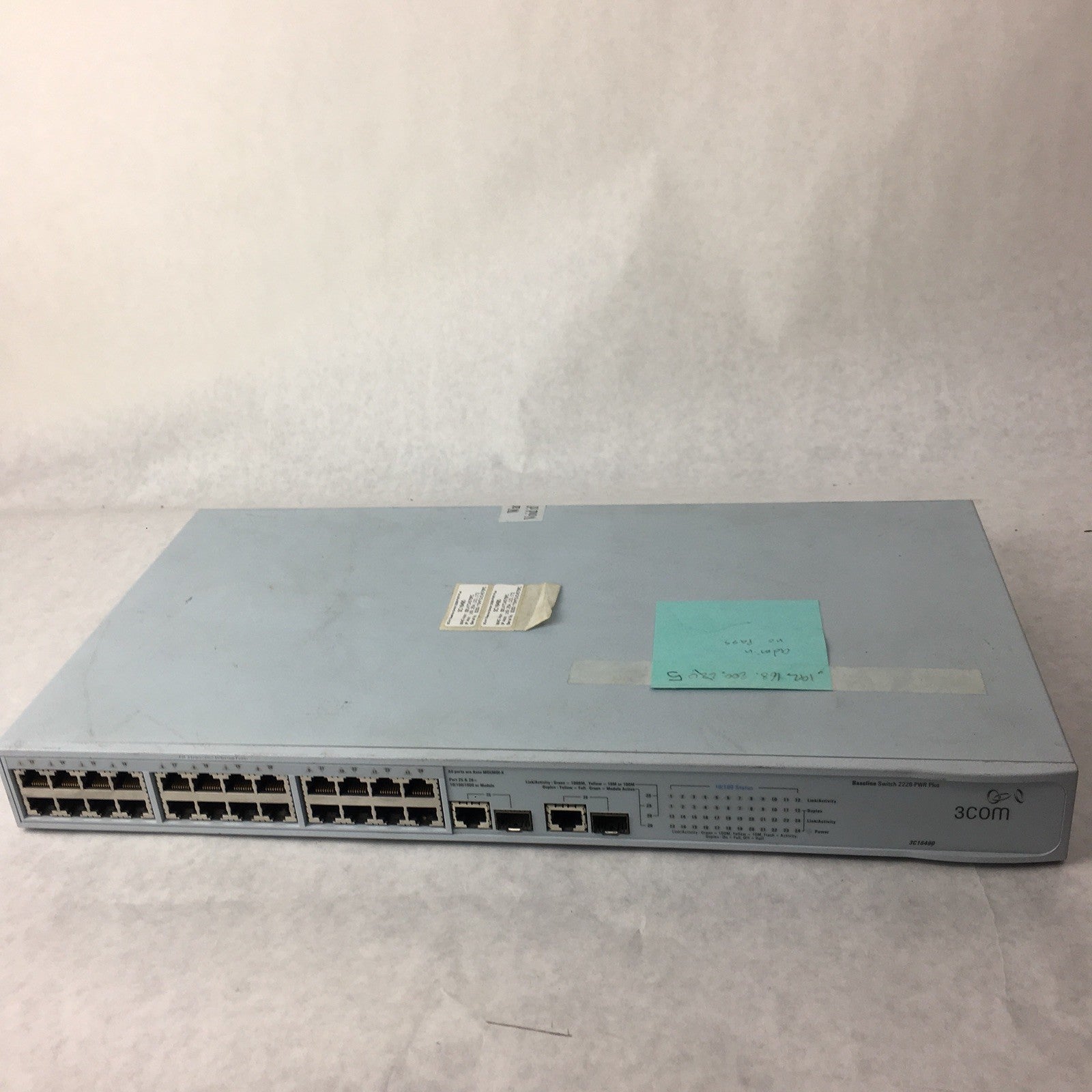 3Com Baseline Switch 2226 Plus 24-Port 10/100 2-Gigabit 3C16475BS