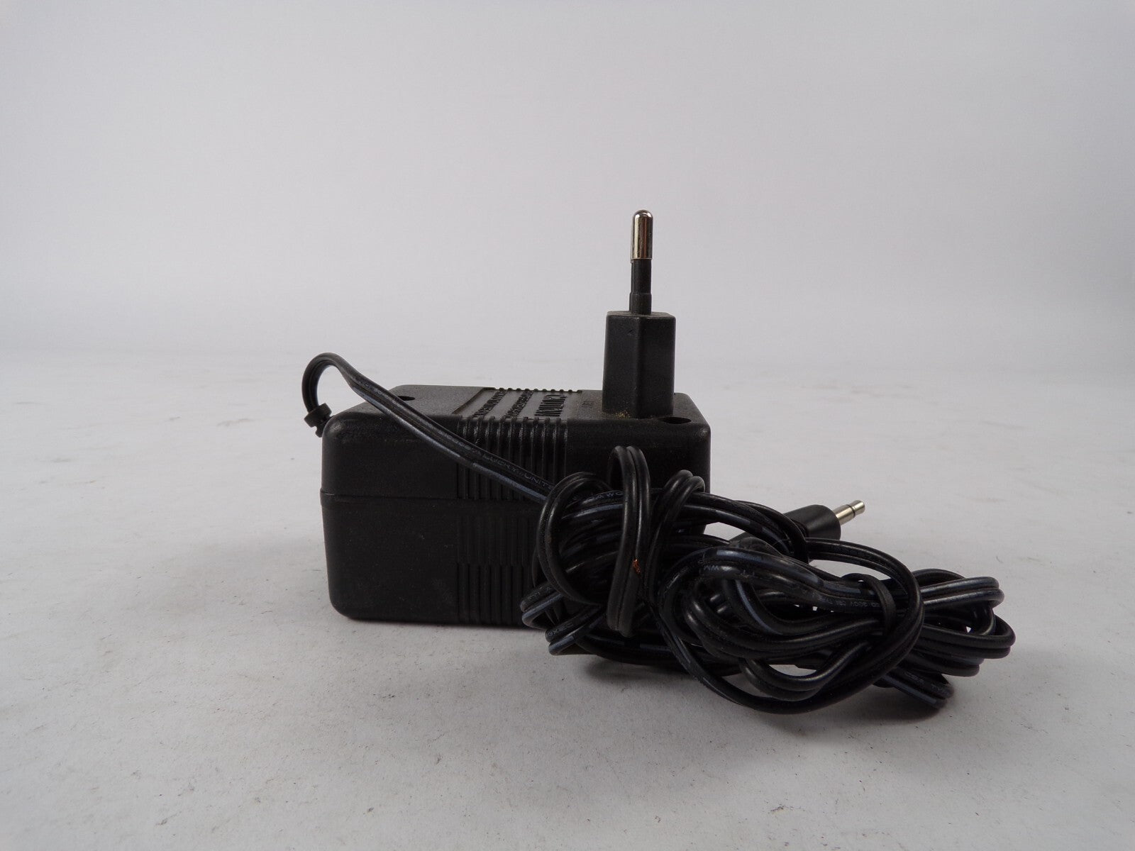 Genuine Sceptre G090050D31 Output 9 V 500mA Power Supply Adapter A55