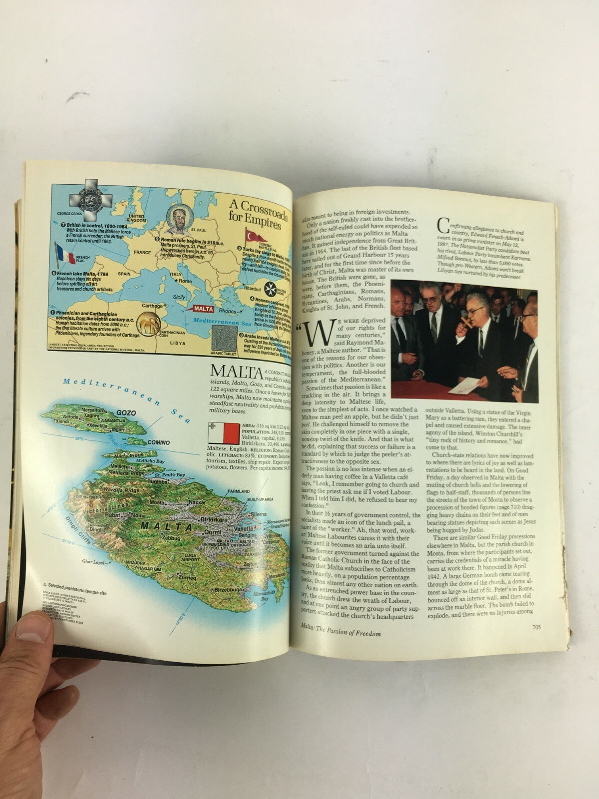 June 1989 National Geographic Magazine The March Toward Extinction Malta Changes