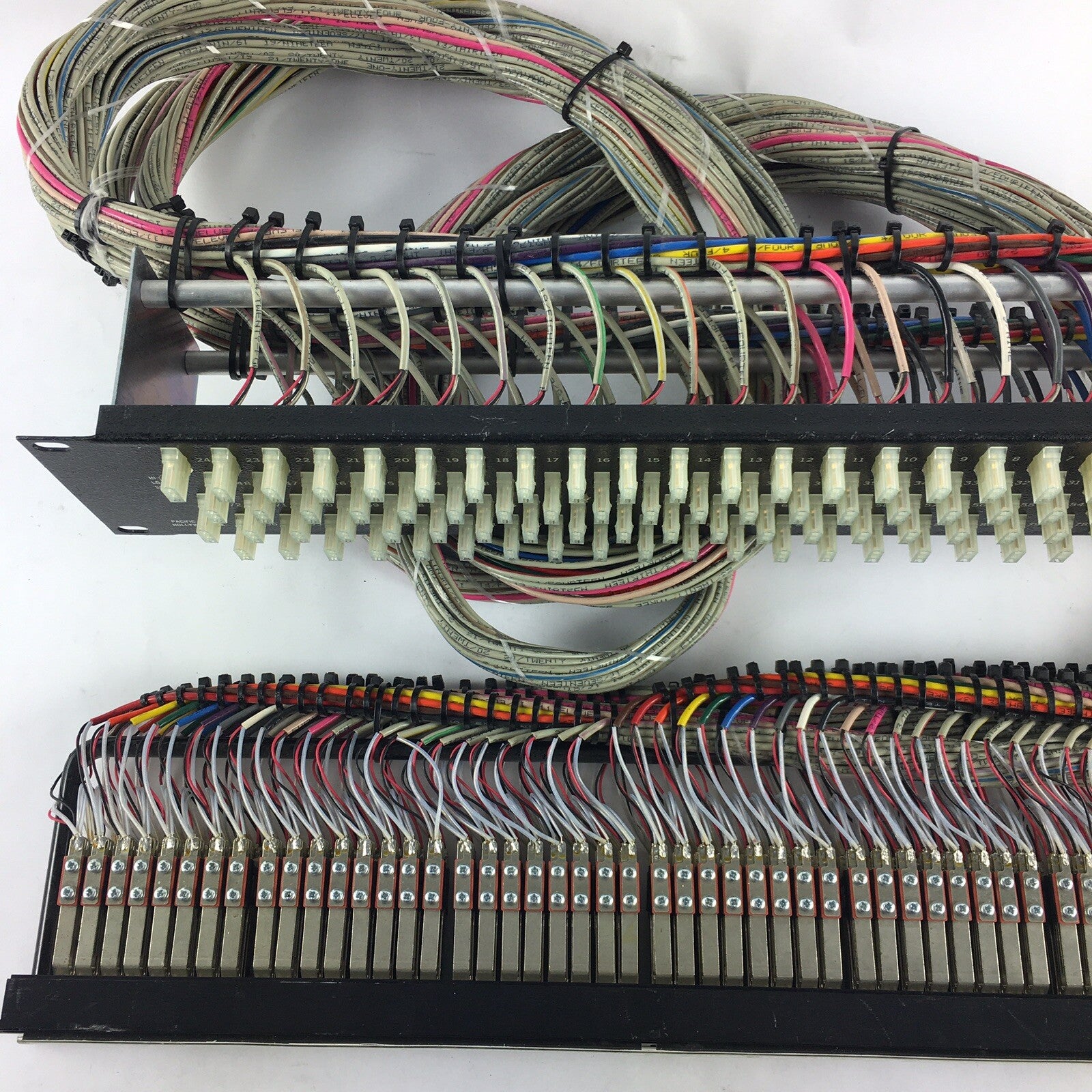 BLACK Rean Neutrik TT Bantam 96 Point Patch Bay Wired e3 panel 96 connectors FN