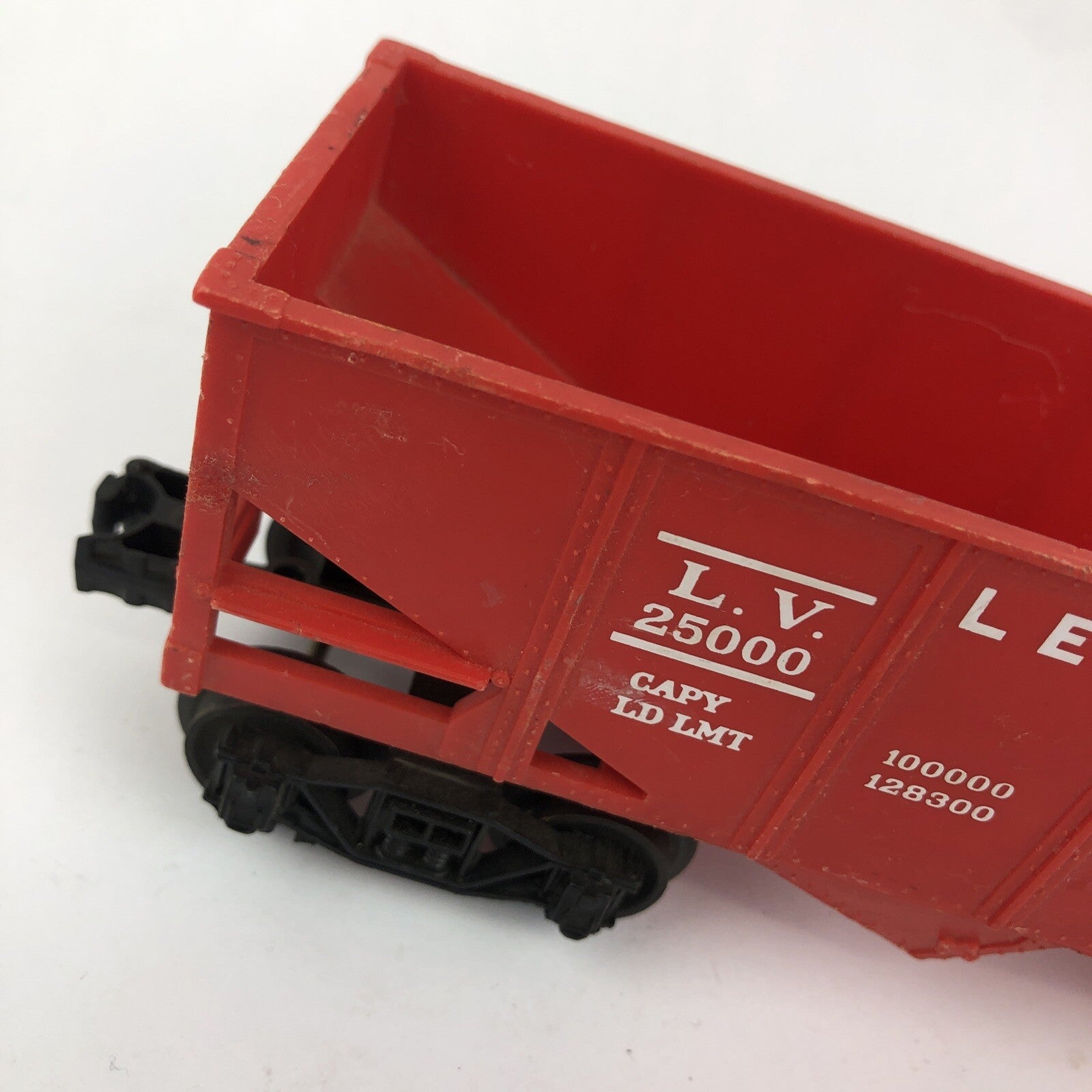 Lionel Corporation New York 6076 Red Lehigh Valley Hopper - USA Made