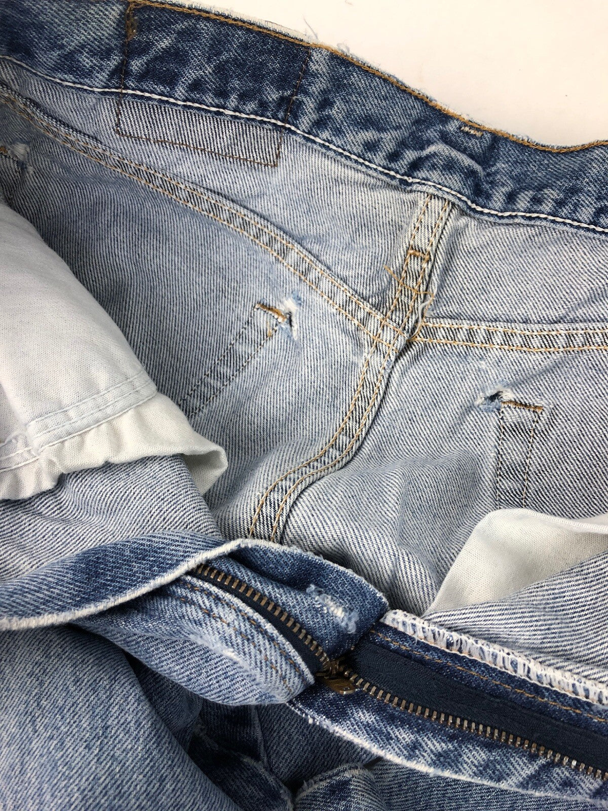 Thrashed Wrangler Jeans Ultra Worn Shredded Grunge Destroyed 32 x 31 Actual WEAR