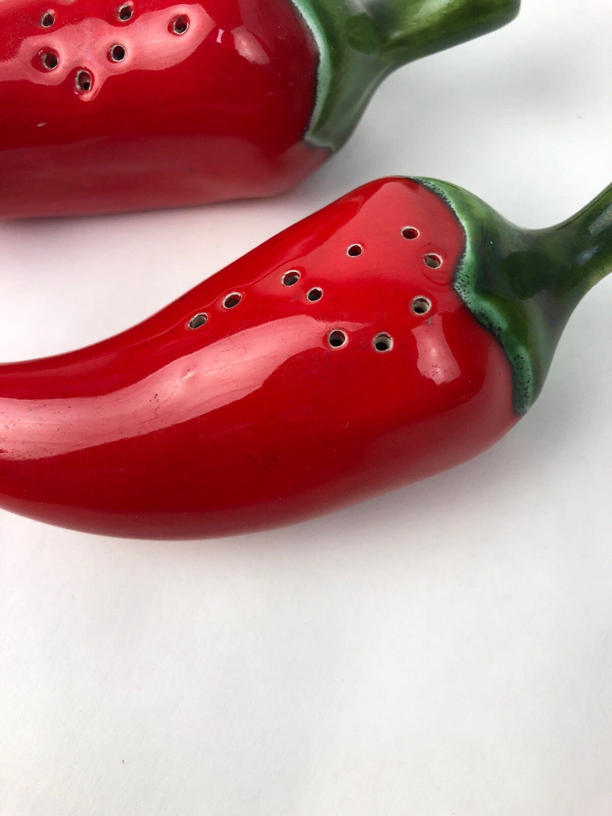 Rare Vintage Red Hot Chili Pepper Salt and Pepper Shakers spicy * FSTSHP