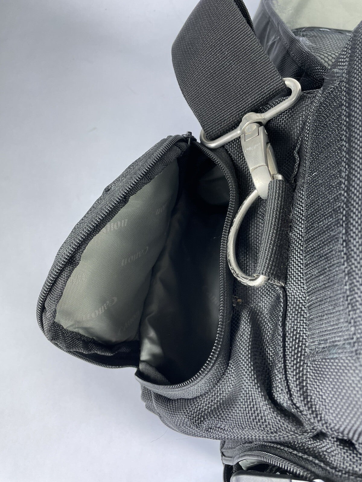 Canon 200DG Deluxe Gadget Bag Black DSLR Travel Equipment Bag