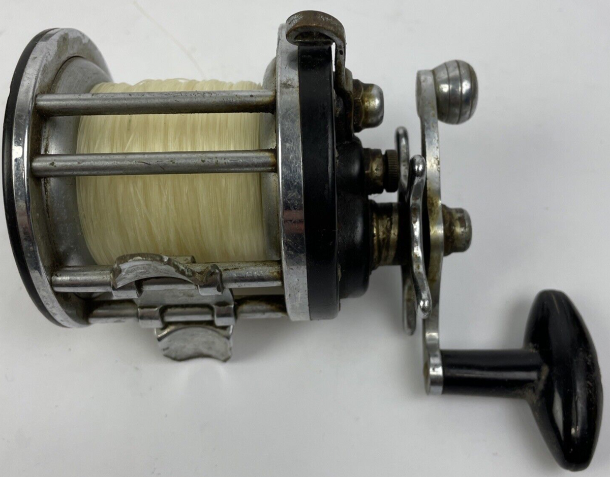 Lot of 2 Vintage Pflueger Trump Fishing Reel No 1943 + TEMCO 2075 - Both Working