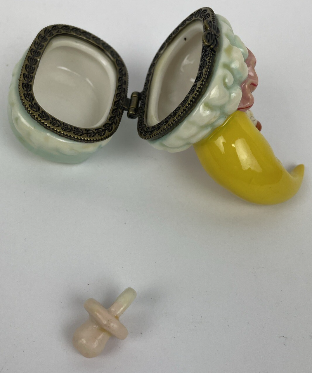 Vintage Nationalfun Moon & Baby Hinged Ring Trinket Jewelry Box w Pacifier