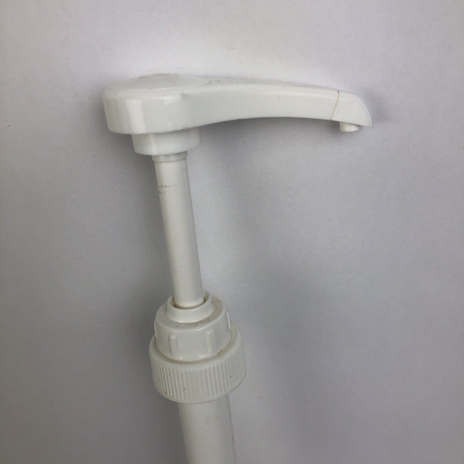 Tablecraft Syrup Pump Fits 28mm Bottles 11" Dip Tube 1/4 oz / 7mm - LOOK