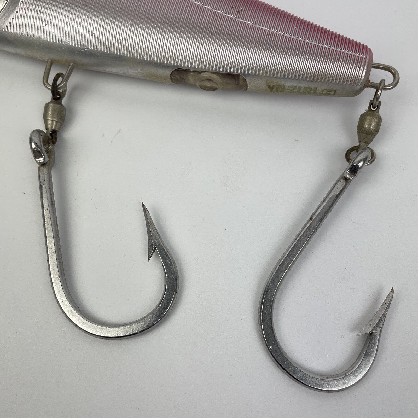 Yo-Zuri S Marau 8-inch silver and red saltwater trolling fishing lure.