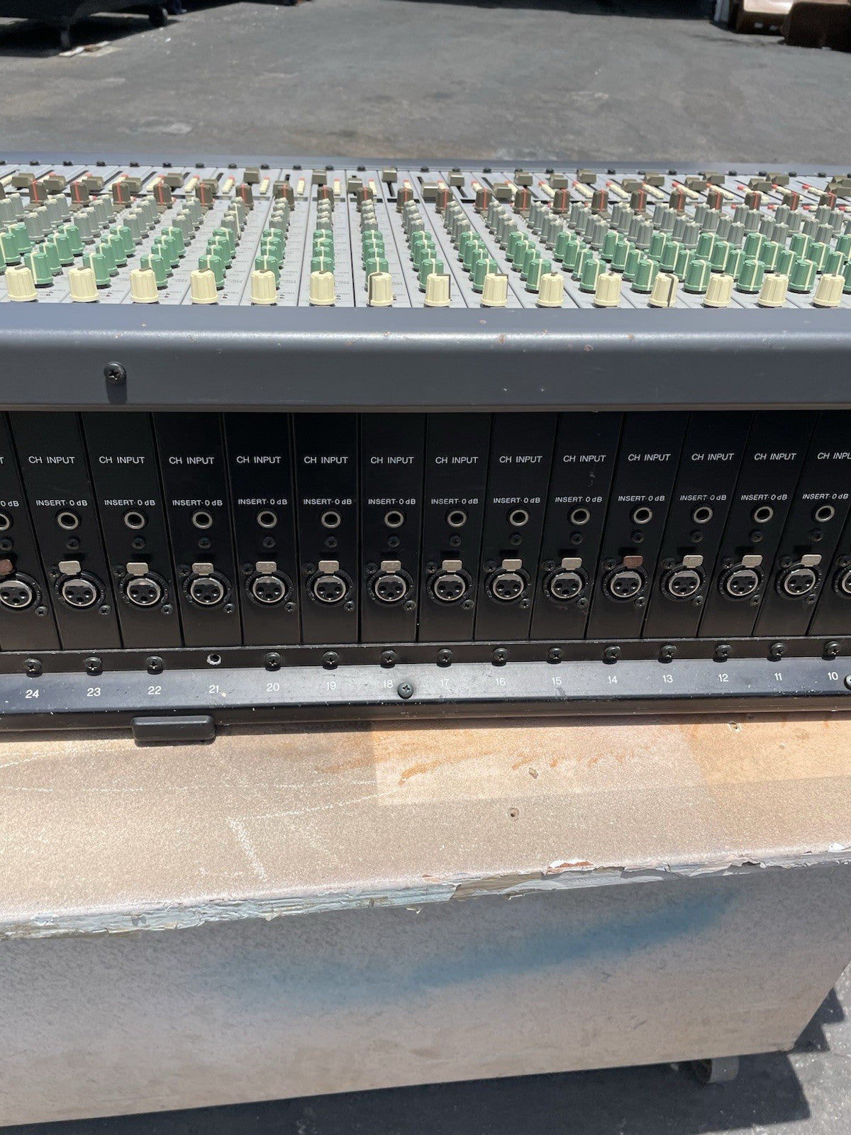 Yamaha PM1200 Professional Audio Mixing Console 32 channels with CASE